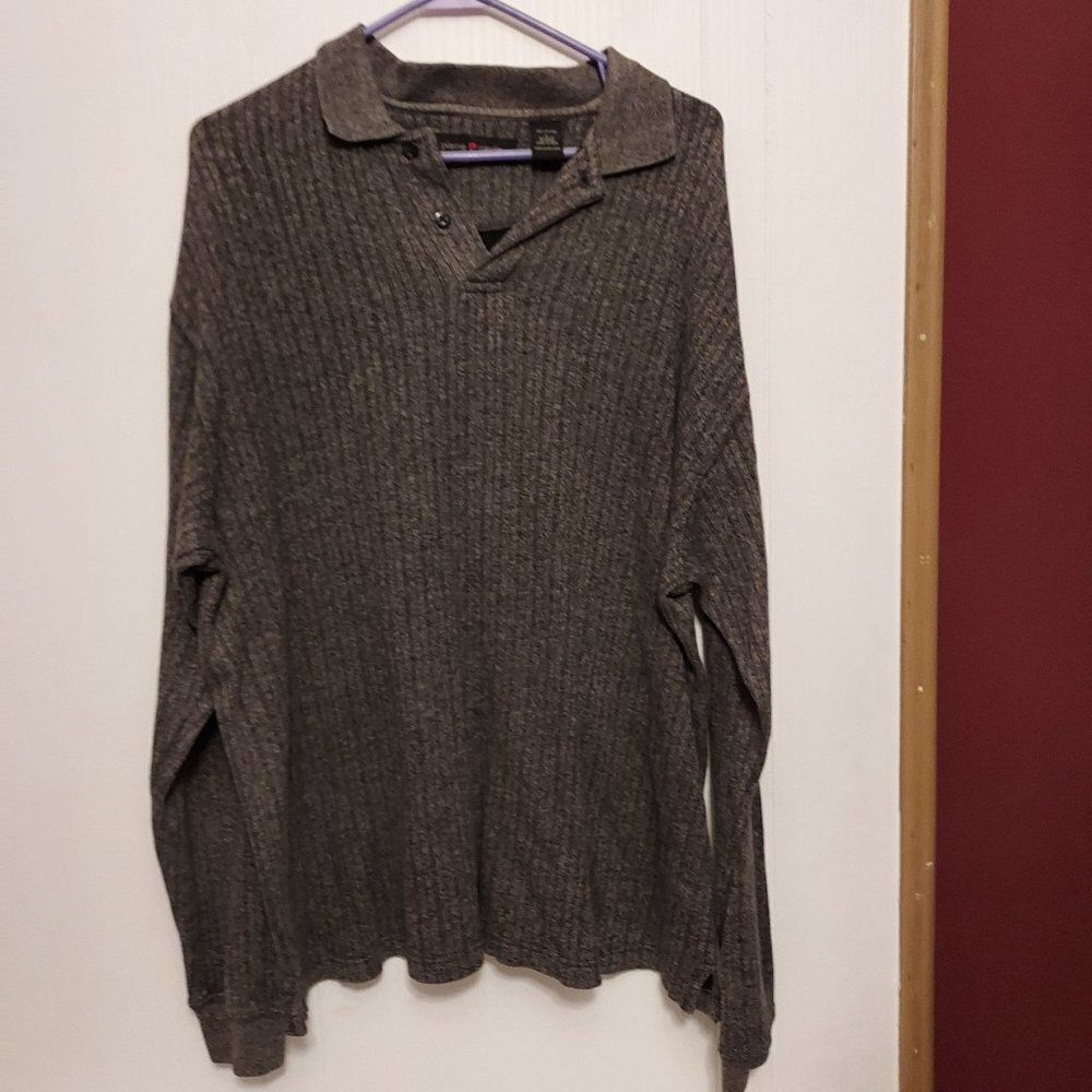 Pierre Cardin L EX COND pit to pit 24 length 27 1/2  Grey